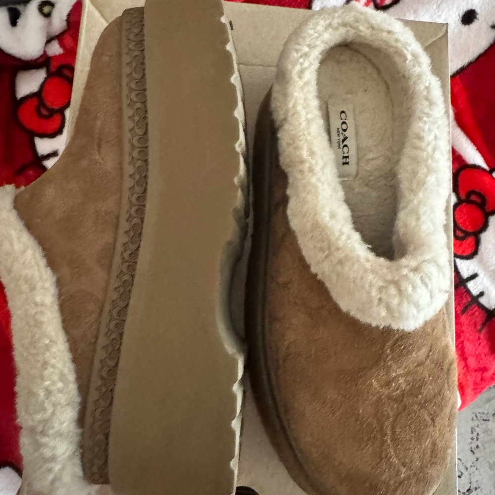 Coach Tan Suede Slippers with White Fur Trim - Picture 2 of 9